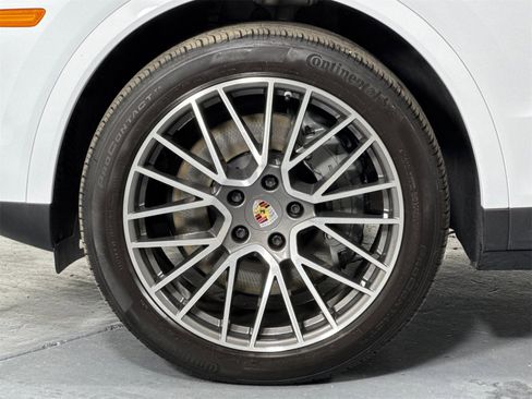 Used 2020 Porsche Cayenne S image 33