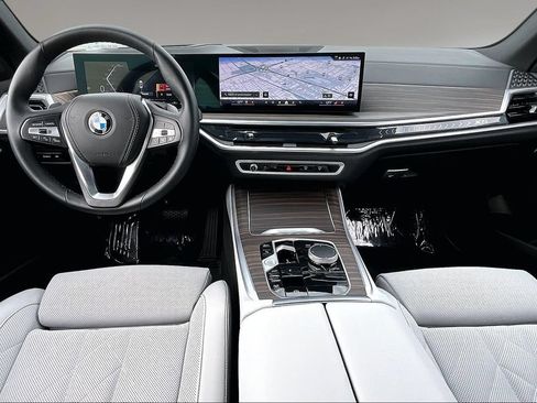 Used 2025 BMW X5 xDrive40i w/ Parking Assistance Package AWD/4WD image 7