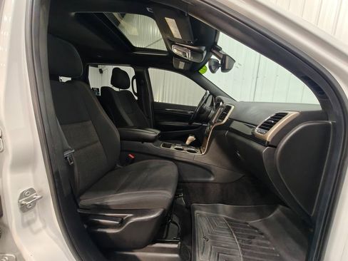 Used 2017 Jeep Grand Cherokee Laredo image 21