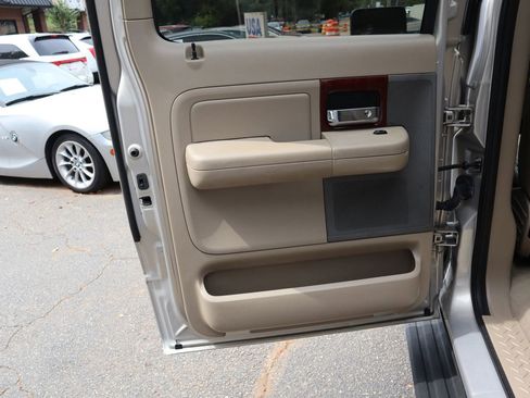 Used 2006 Ford F150 Lariat image 10