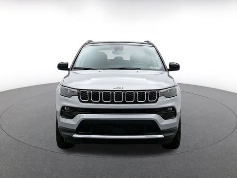 Used 2025 Jeep Compass Limited AWD/4WD image 2