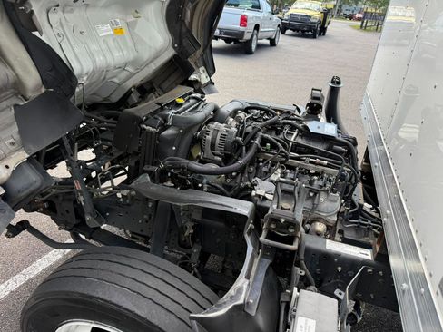 Used 2019 Isuzu NPR image 18