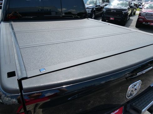 Used 2019 RAM 1500 Laramie AWD/4WD image 16