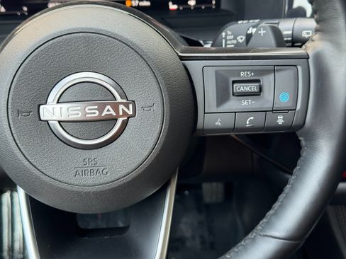 Used 2022 Nissan Pathfinder Platinum w/ Cargo Package FWD image 22