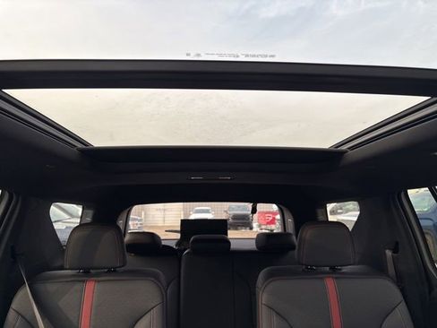 Used 2024 Chevrolet Traverse RS image 16