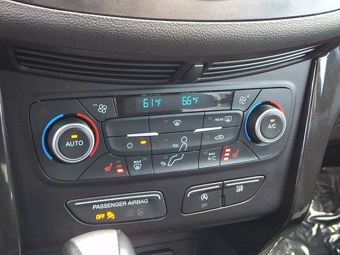 Used 2018 Ford Escape SE w/ SE Sport Appearance Package FWD image 16