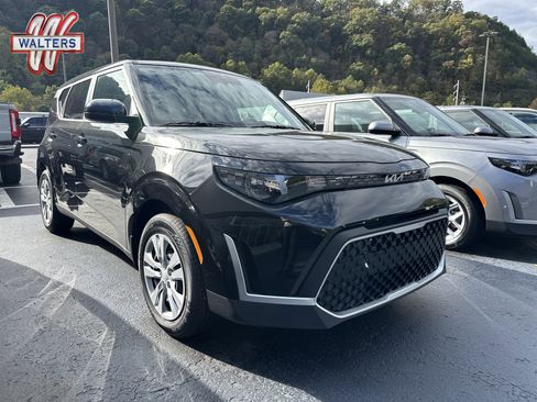 New 2025 Kia Soul LX image 1