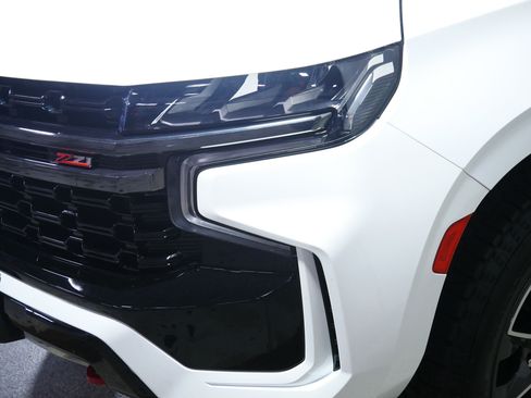 Certified 2022 Chevrolet Tahoe Z71 w/ Luxury Package AWD/4WD image 16