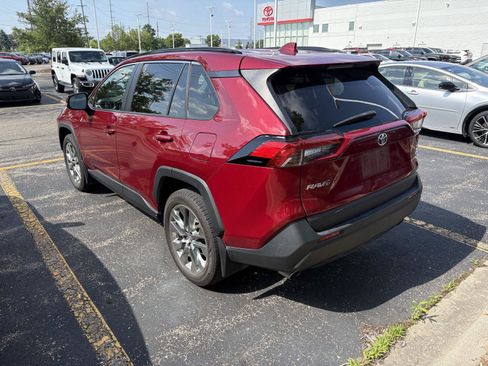 Used 2019 Toyota RAV4 XLE Premium w/ Cold Weather Package AWD/4WD image 4
