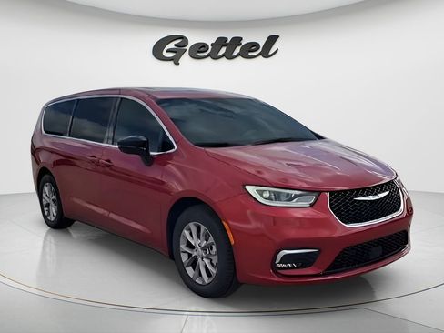 New 2026 Chrysler Pacifica Limited image 2