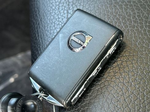 Used 2022 Volvo XC90 T6 Momentum image 37