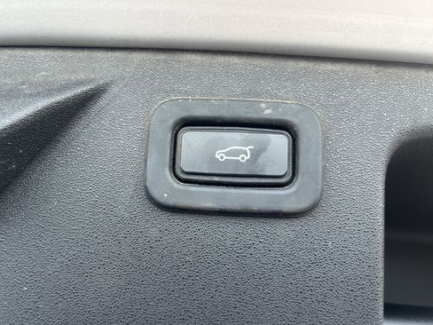 Used 2020 Land Rover Discovery Sport SE R-Dynamic image 13