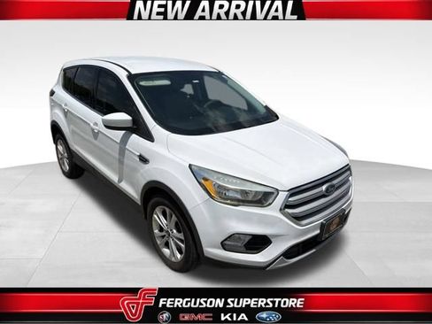 Used 2017 Ford Escape SE FWD image 1