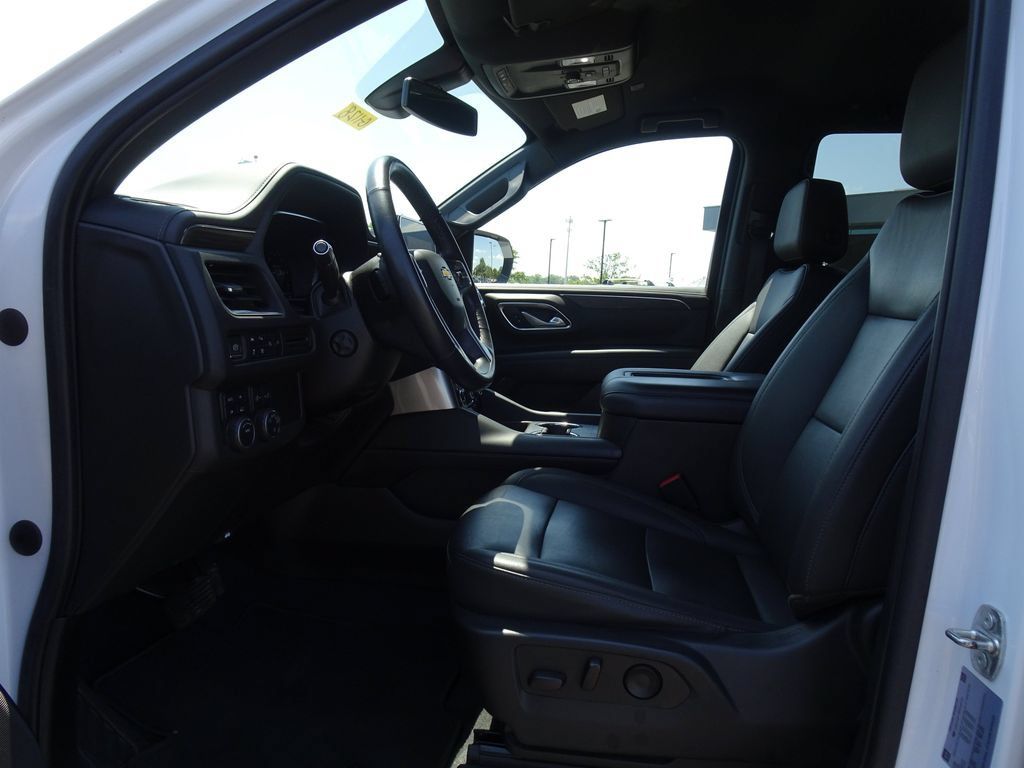 Used 2022 Chevrolet Tahoe LT w/ Luxury Package AWD/4WD image 9
