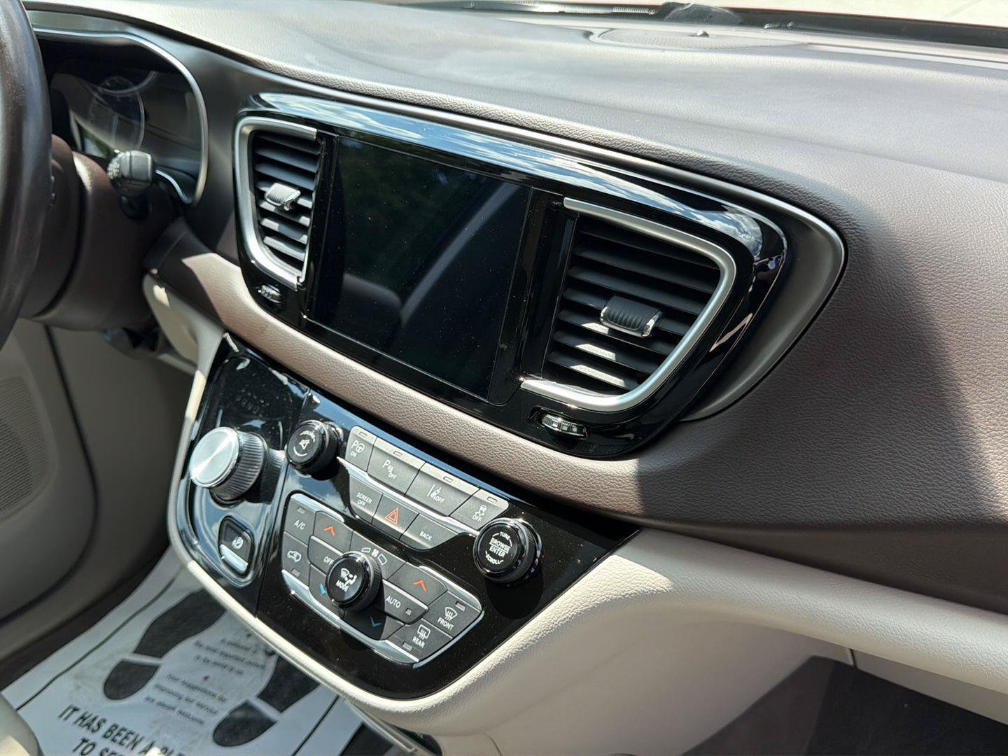 Used 2017 Chrysler Pacifica Touring-L Plus w/ Advanced Safetytec Group FWD image 40