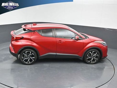 Used 2022 Toyota C-HR XLE image 16