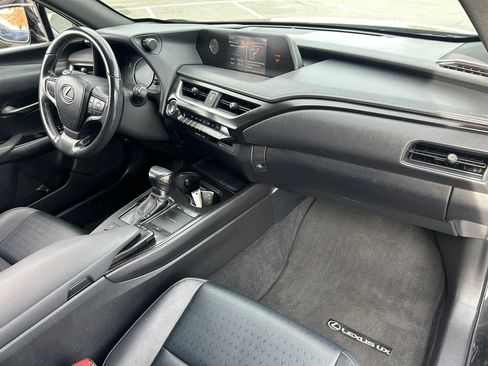 Used 2019 Lexus UX 200 w/ Accessory Package 2 FWD image 31