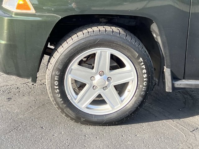 Used 2010 Jeep Compass Sport FWD image 10
