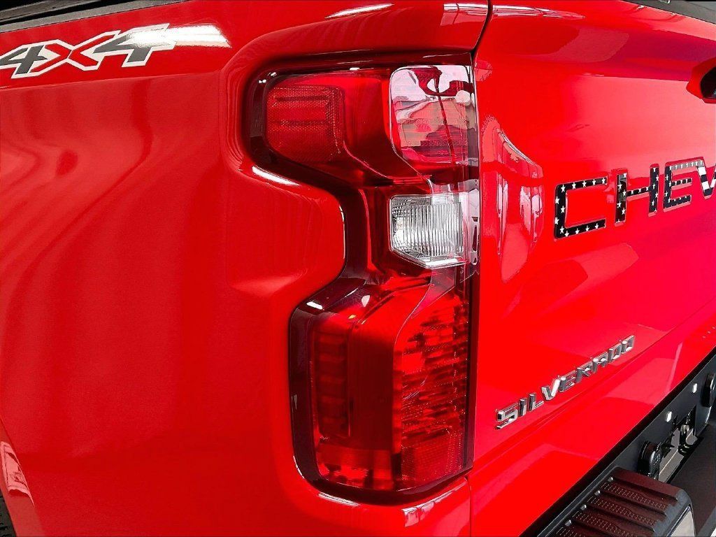 Used 2024 Chevrolet Silverado 1500 LT AWD/4WD image 34