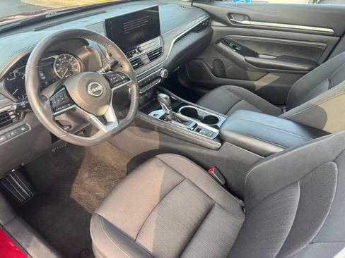 Used 2023 Nissan Altima 2.5 SV w/ SV Premium Package FWD image 8