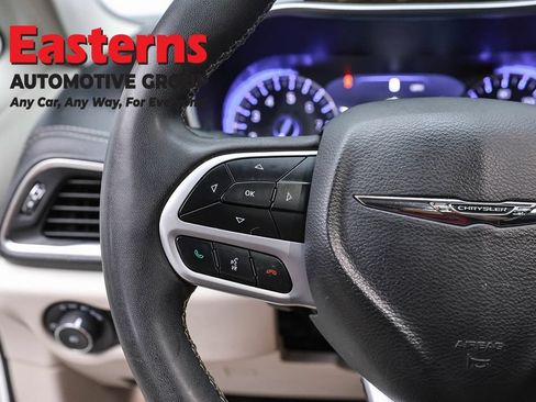 Used 2023 Chrysler Pacifica Limited FWD image 15