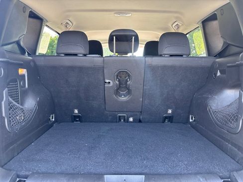 Used 2018 Jeep Renegade Altitude w/ Cold Weather Group FWD image 10