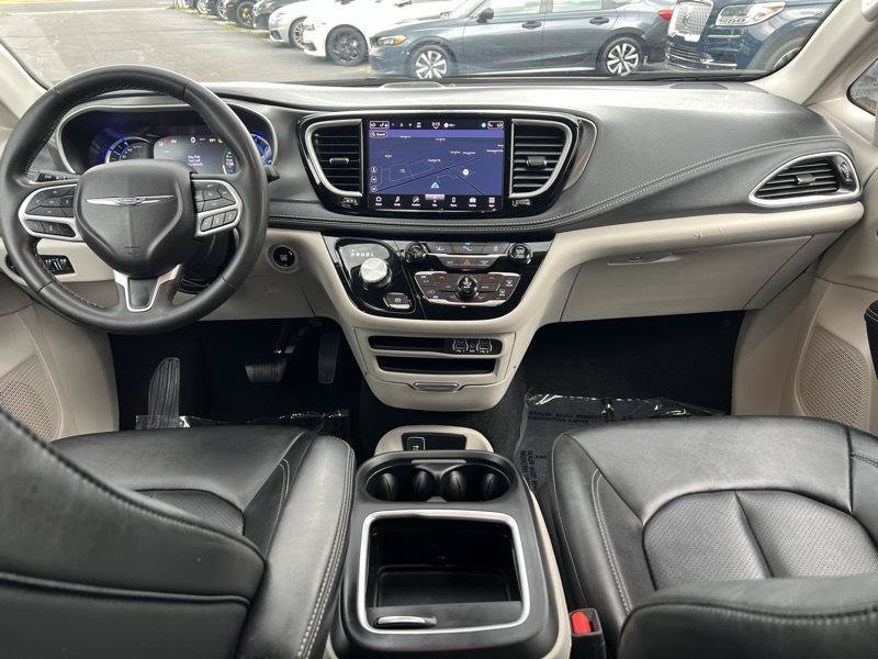 Used 2024 Chrysler Pacifica Limited FWD image 13
