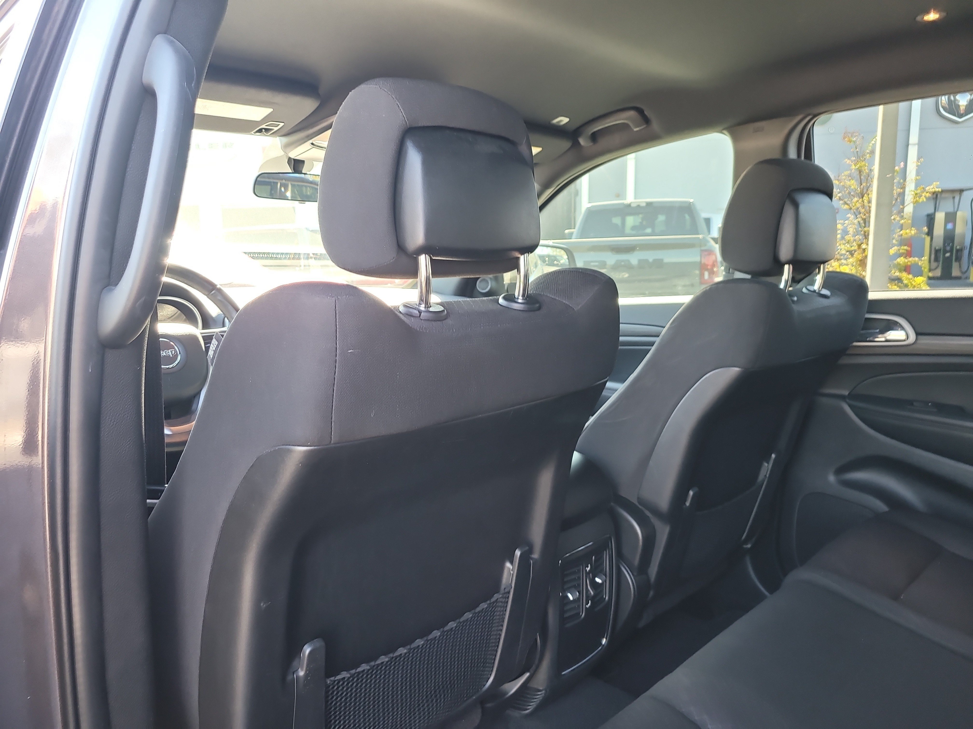 Used 2021 Jeep Grand Cherokee Laredo AWD/4WD image 12
