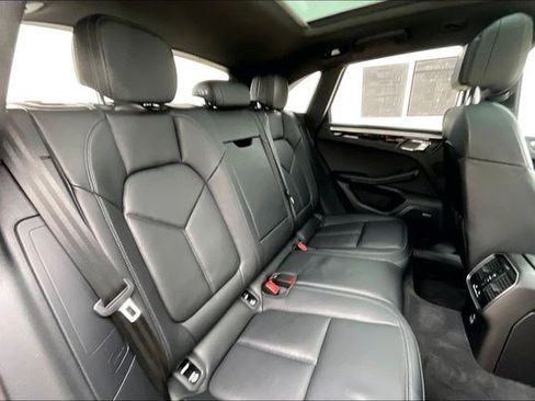 Used 2024 Porsche Macan image 32