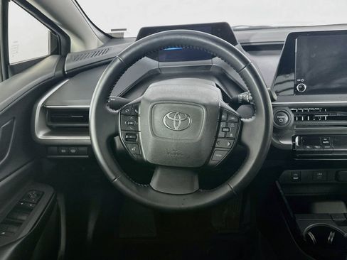Used 2025 Toyota Prius LE FWD image 18
