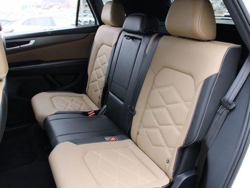 Certified 2024 Volkswagen Atlas Cross Sport SE image 21