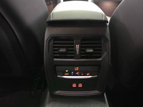 Certified 2025 BMW 330i Sedan w/ Convenience Package RWD image 9