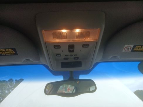 Used 2003 Lincoln Town Car Signature image 17