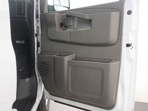 Used 2025 Chevrolet Express 3500 LT w/ LT Preferred Equipment Group RWD image 12