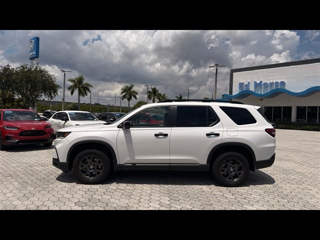 Certified 2025 Honda Pilot TrailSport image 3