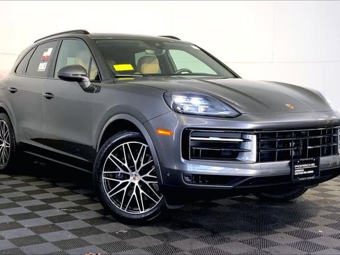 Used 2025 Porsche Cayenne image 9