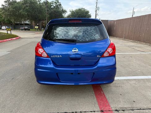 Used 2010 Nissan Versa Hatchback w/ Premium Pkg FWD image 5