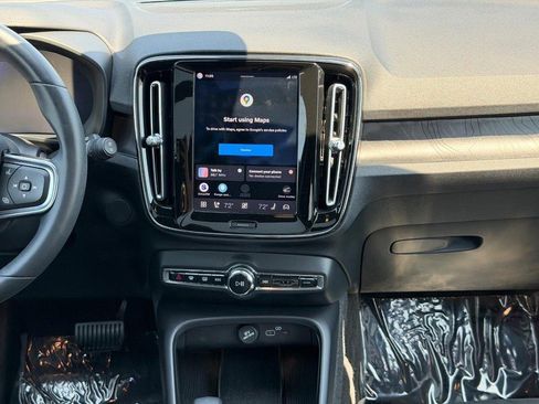 Used 2023 Volvo XC40 Recharge Ultimate AWD/4WD image 14