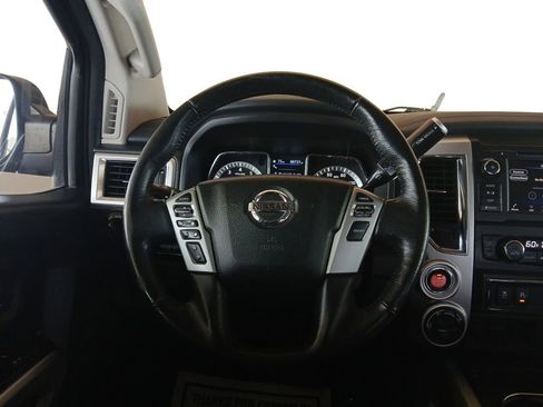Used 2019 Nissan Titan SV w/ SV Convenience Package AWD/4WD image 12