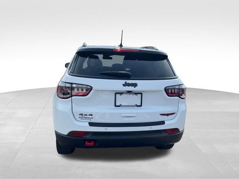 Used 2025 Jeep Compass Trailhawk AWD/4WD image 4