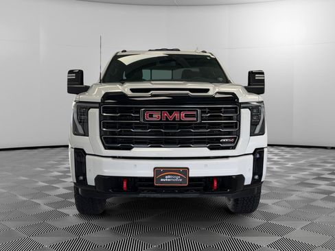 Used 2025 GMC Sierra 2500 AT4 image 3