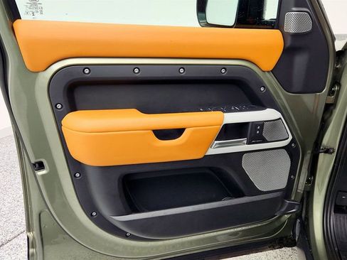 Used 2023 Land Rover Defender 130 S image 11