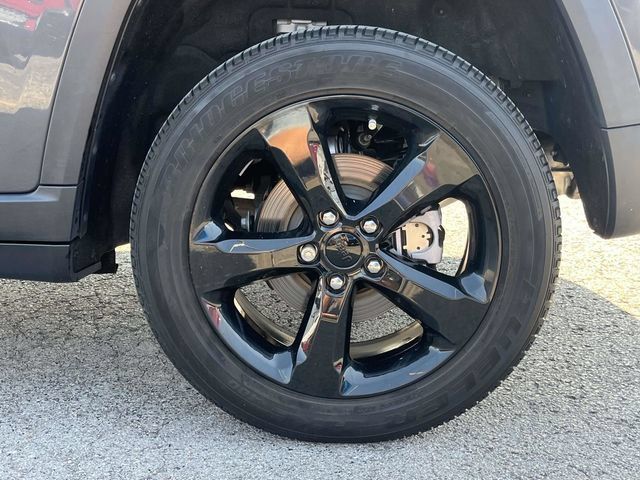 Used 2023 Jeep Grand Cherokee Altitude AWD/4WD image 11
