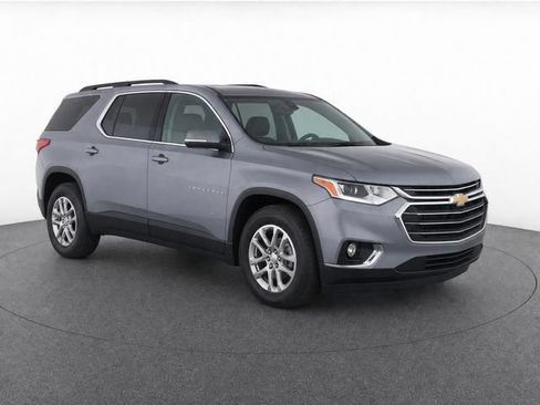 Used 2020 Chevrolet Traverse LT w/ LT Premium Package FWD image 2