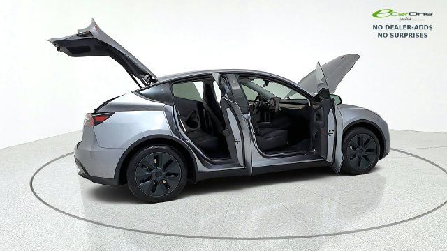 Used 2025 Tesla Model Y Long Range RWD image 20