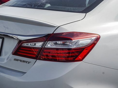 Used 2016 Honda Accord Sport image 7