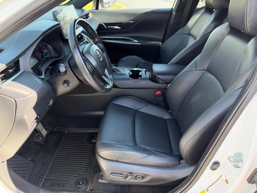 Certified 2023 Toyota Venza Nightshade AWD/4WD image 5