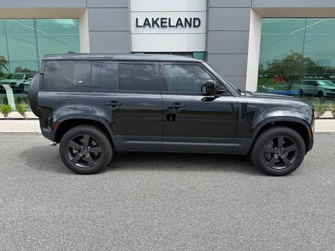 Used 2024 Land Rover Defender 110 SE AWD/4WD image 2