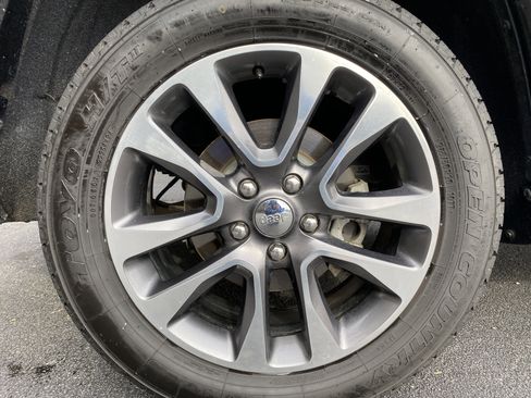 Used 2018 Jeep Grand Cherokee Overland image 41