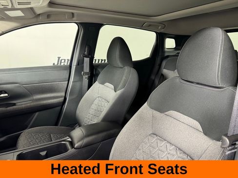 Used 2025 Nissan Kicks SV w/ SV Premium Package image 11